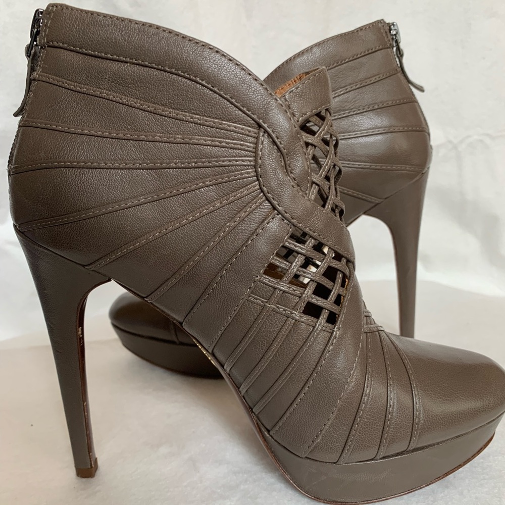 Elie Tahari womens taupe booties. Size 37, size 6.5 US.